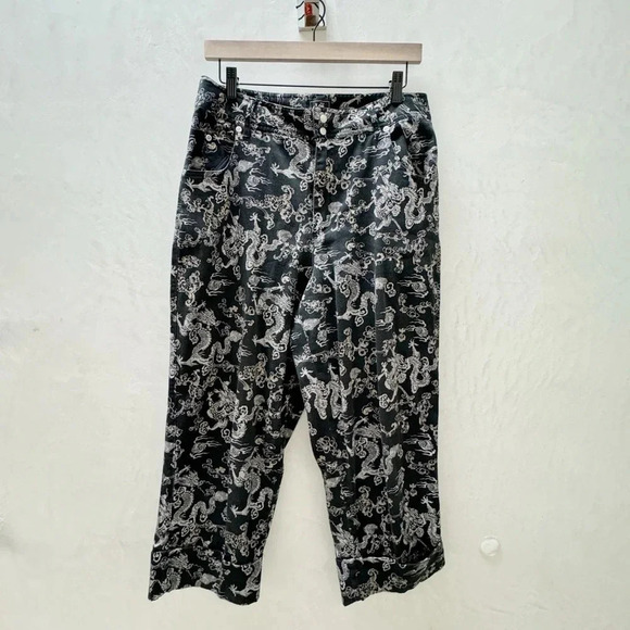 Lee Pants - VTG Lees || Women's Dragon Printed Pants Black Ankle Cuffed Size 10